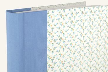 Niedliches Fotoalbum mit rosa Röschen